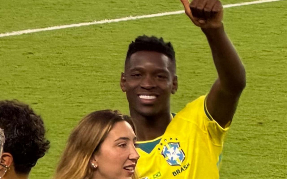 Textor acompanha jogo da Sele&ccedil;&atilde;o com camisa do Brasil e destaca Danilo