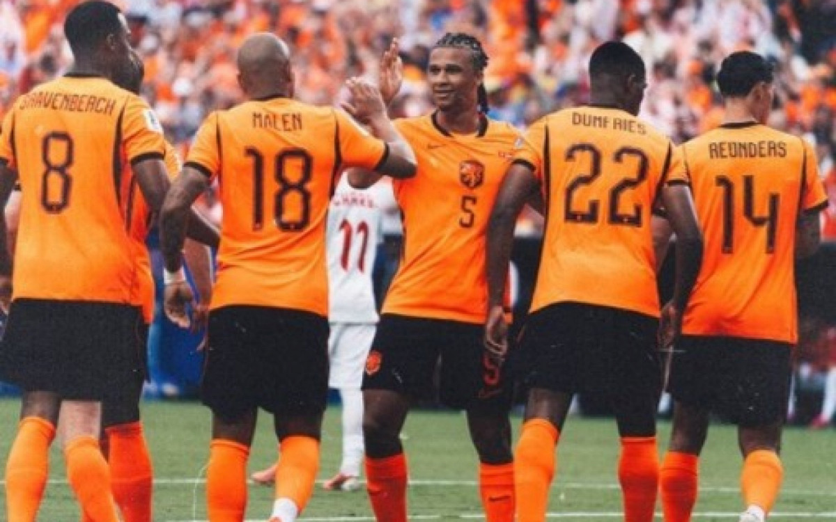 Holanda venceu a Tunísia por 3 a 1 e garantiu a liderança do Grupo F