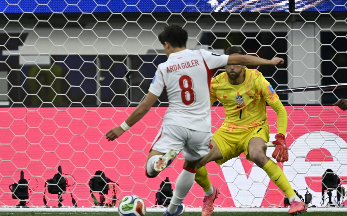 Arda Güler fez o gol da Turquia contra os Estados Unidos