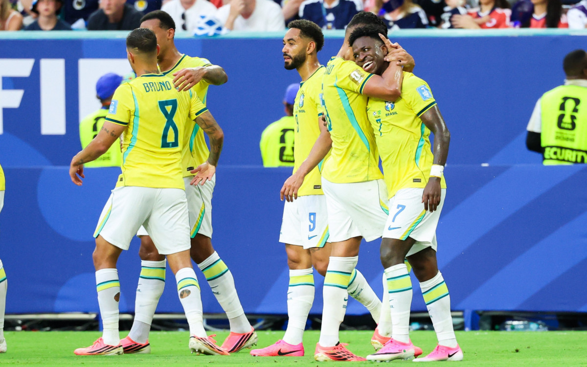 O Brasil venceu a Escócia por 3 a 0 em Miami e avançou ao mata-mata da Copa como líder do Grupo C.