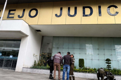 Polícia desativa bomba colocada em frente a uma unidade judicial no Equador