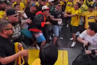 Vídeo! Torcedores de times rivais do Equador brigam em Nova York