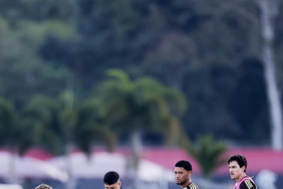 Promessas do Flamengo vivem expectativa de ganhar chance com Leonardo Jardim