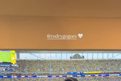 Após rumores de romance, Maisa surge ao lado de Rodrygo em partida do Brasil