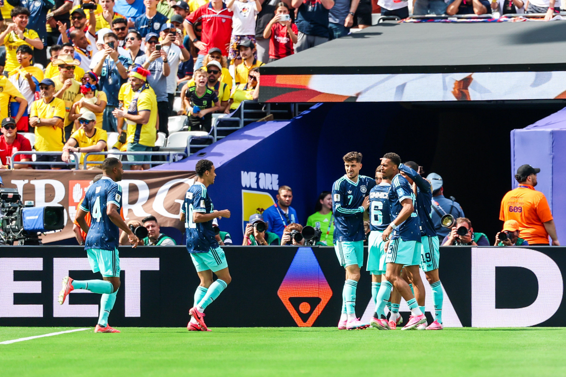 Equador e Alemanha se enfrentaram pela 3&ordf; rodada da fase de grupos da Copa do Mundo - William Volcov/Parceiro/Ag&ecirc;ncia O Dia