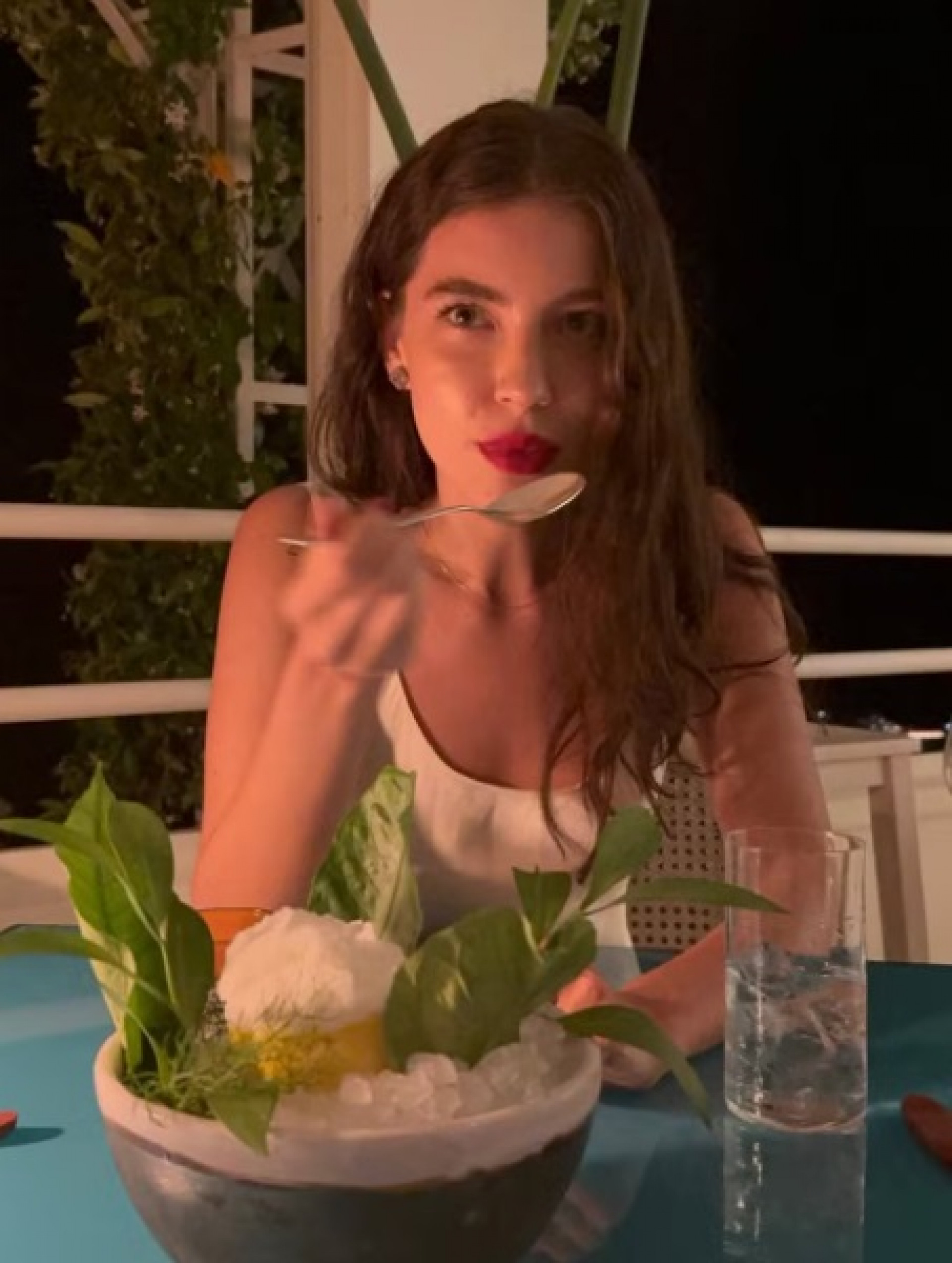 Alanis Guillen compartilha fotos de férias e encanta seguidores com registros à beira-mar - Reprodução Instagram