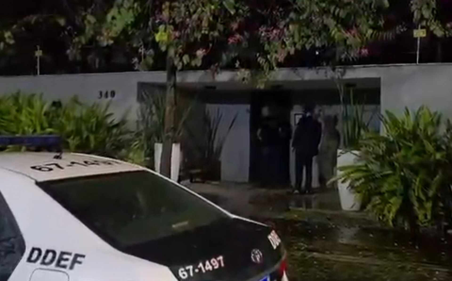 Agentes cumprem mandados de busca e apreensão em residências de alto padrão - Reprodução