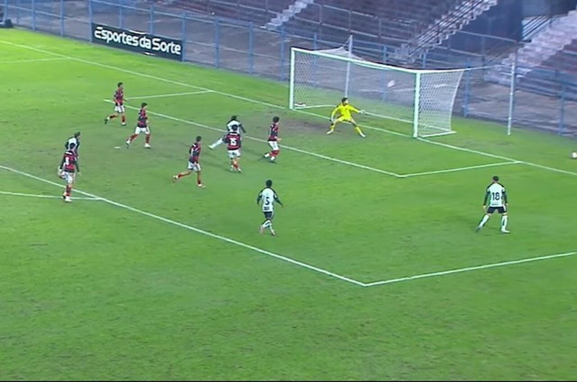 Corinthians busca empate contra o Flamengo e segue no G8 do BR Sub-20