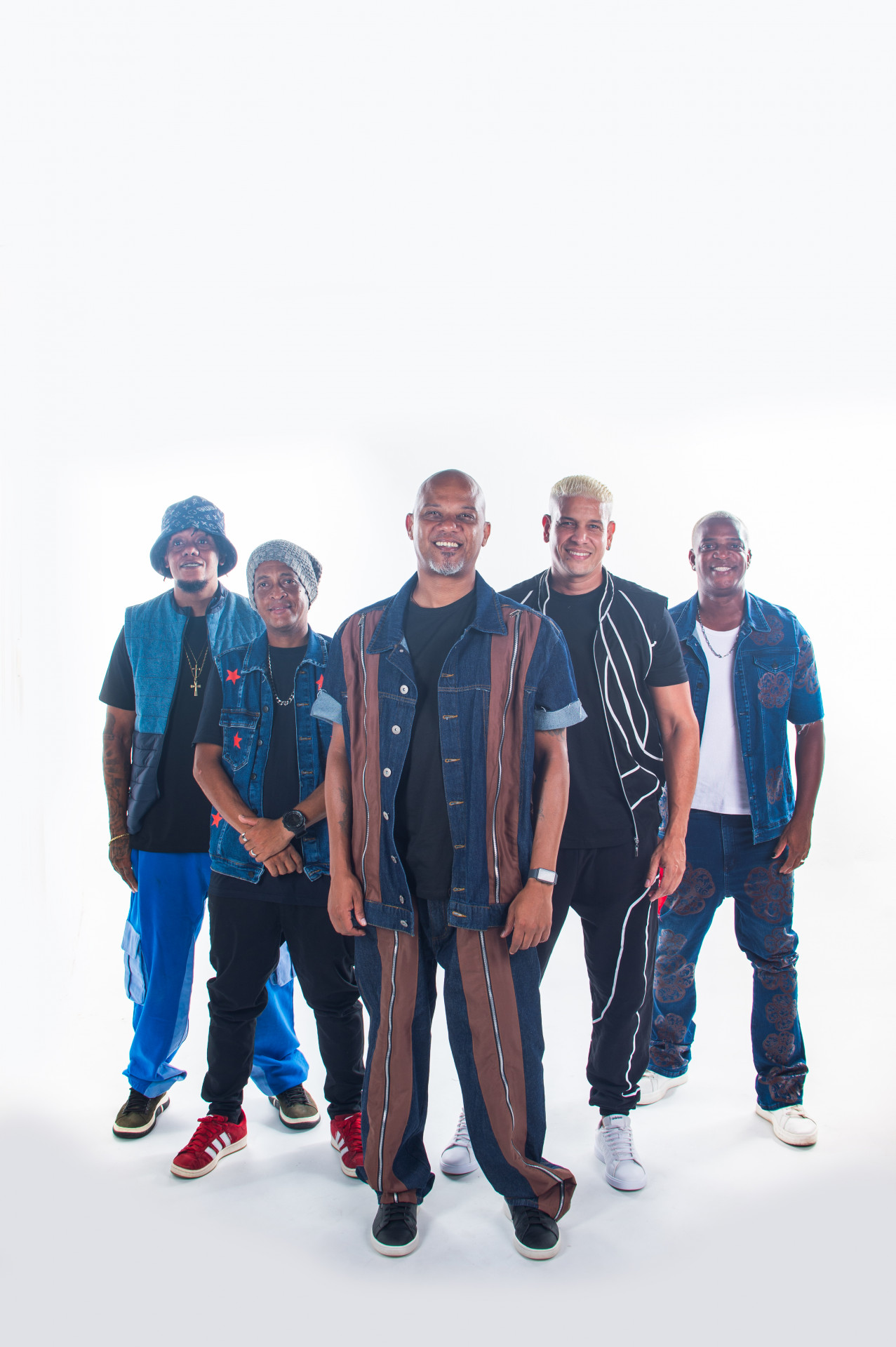 Digo, Marquinhos, Fernando, Renato e Kichute formam o Sociedade do Samba - Divulgação/Ramiro Dias