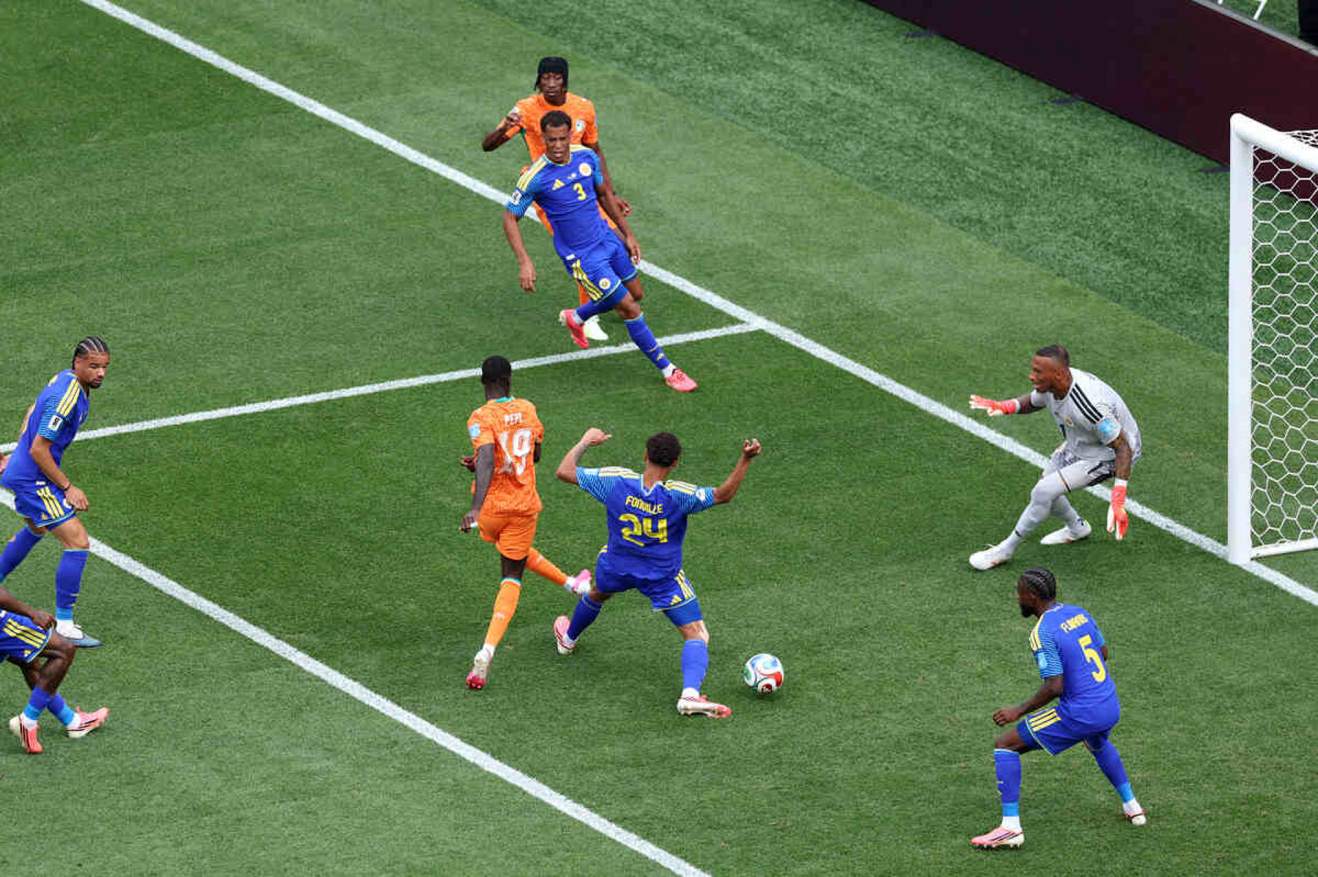Costa do Marfim elimina Cura&ccedil;ao e se garante na 2&ordf; fase da Copa