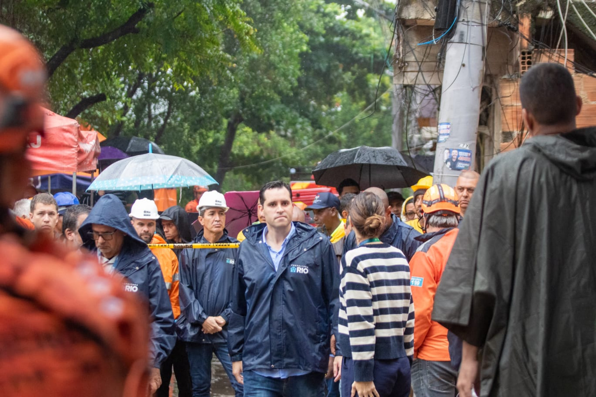 Prefeito Eduardo Cavaliere acompanhou buscas pelas crian&ccedil;as no desabamento - &Eacute;rica Martin / Ag&ecirc;ncia O Dia