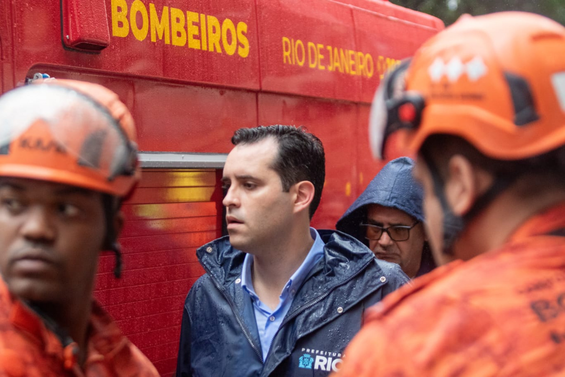 Prefeito Eduardo Cavaliere acompanhou buscas pelas crian&ccedil;as no desabamento - &Eacute;rica Martin / Ag&ecirc;ncia O Dia