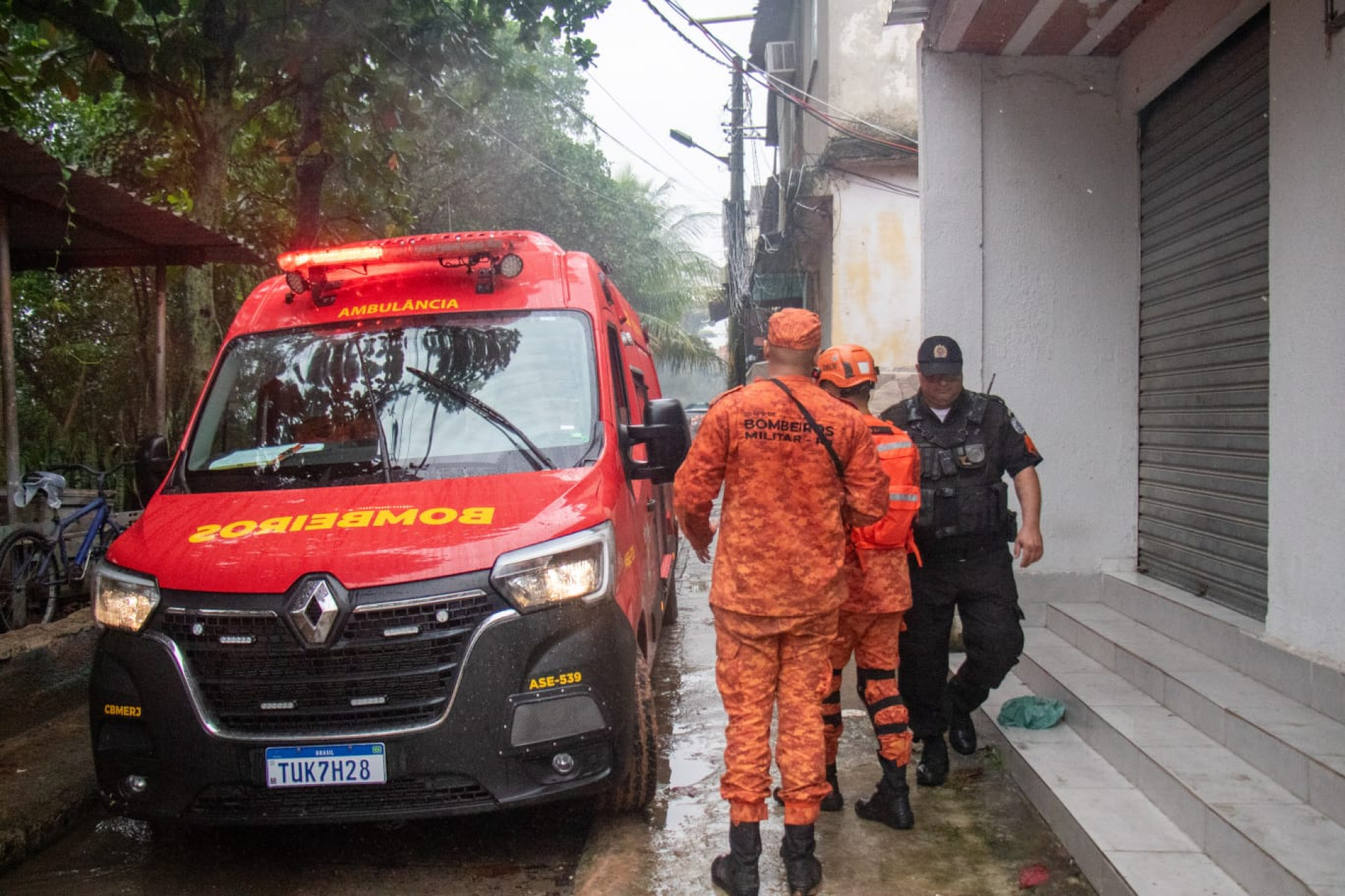 Crianças morreram em desabamento na Ilha do Governador - Érica Martin / Agência O Dia