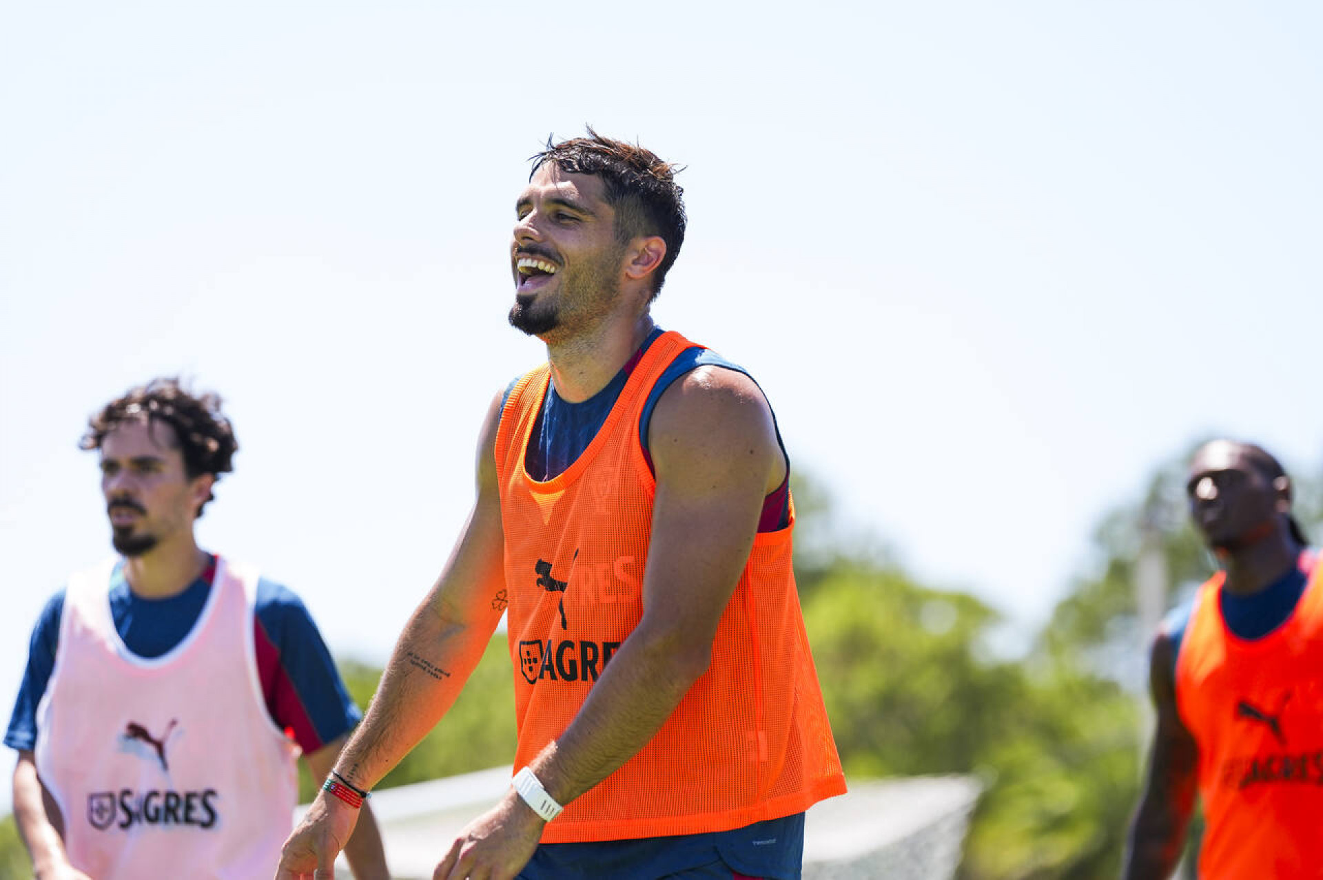 Pedro Neto brinca sobre ser o mais bonito da Copa: “Normal”