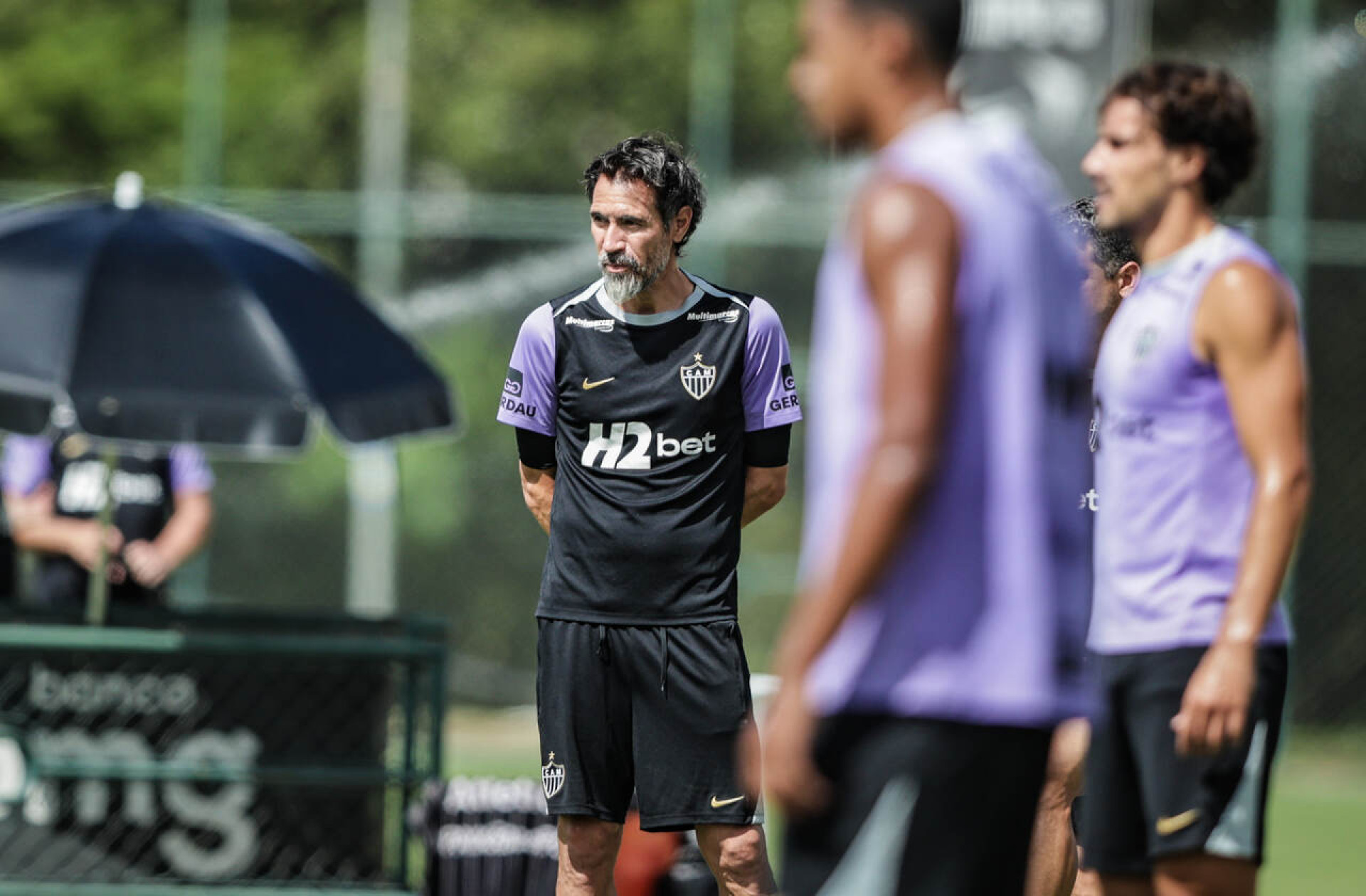 Dom&iacute;nguez acelera prepara&ccedil;&atilde;o e testa Atl&eacute;tico com L&eacute;o Duarte