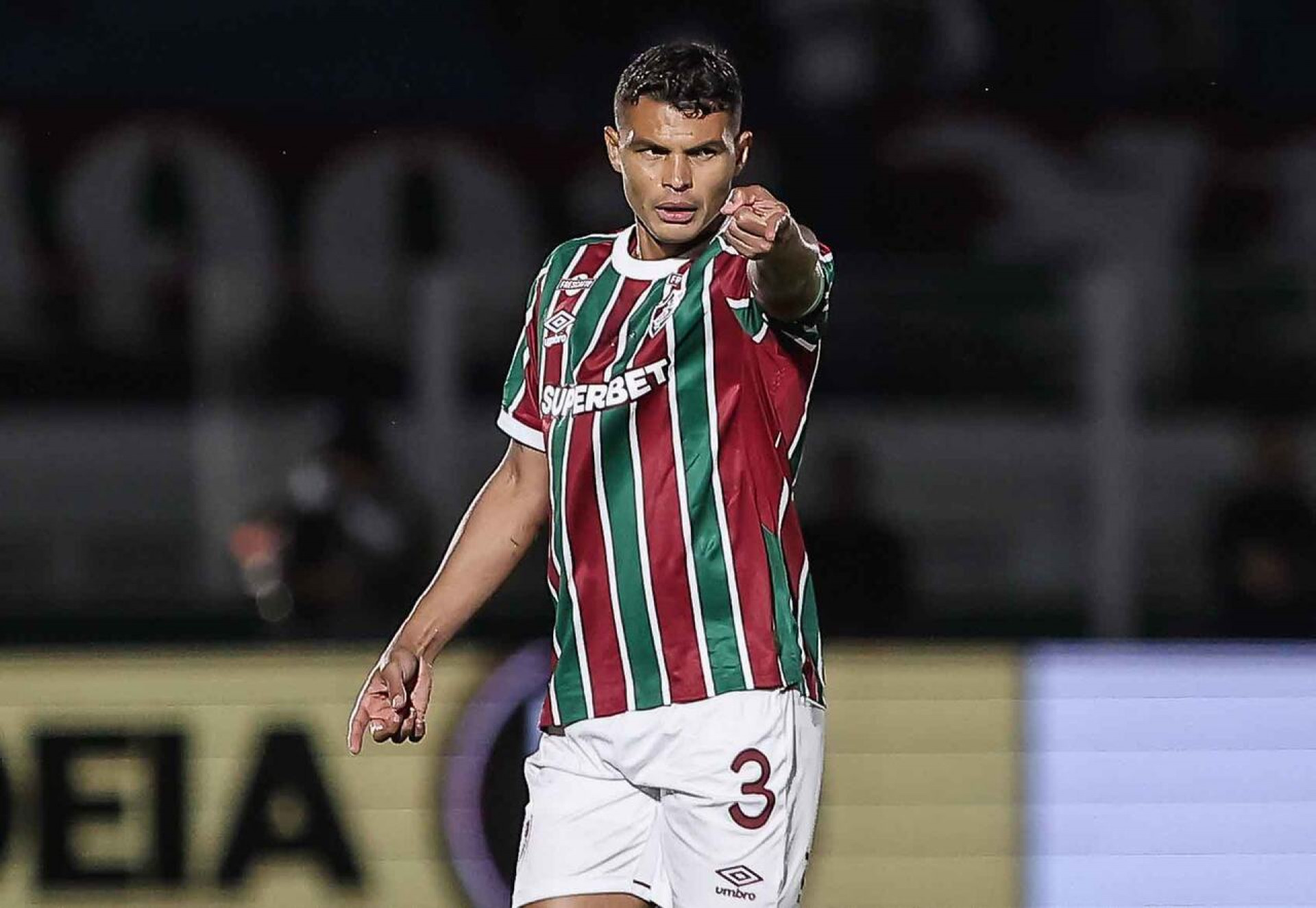 Thiago Silva se manifesta sobre retorno ao Fluminense pelas redes sociais