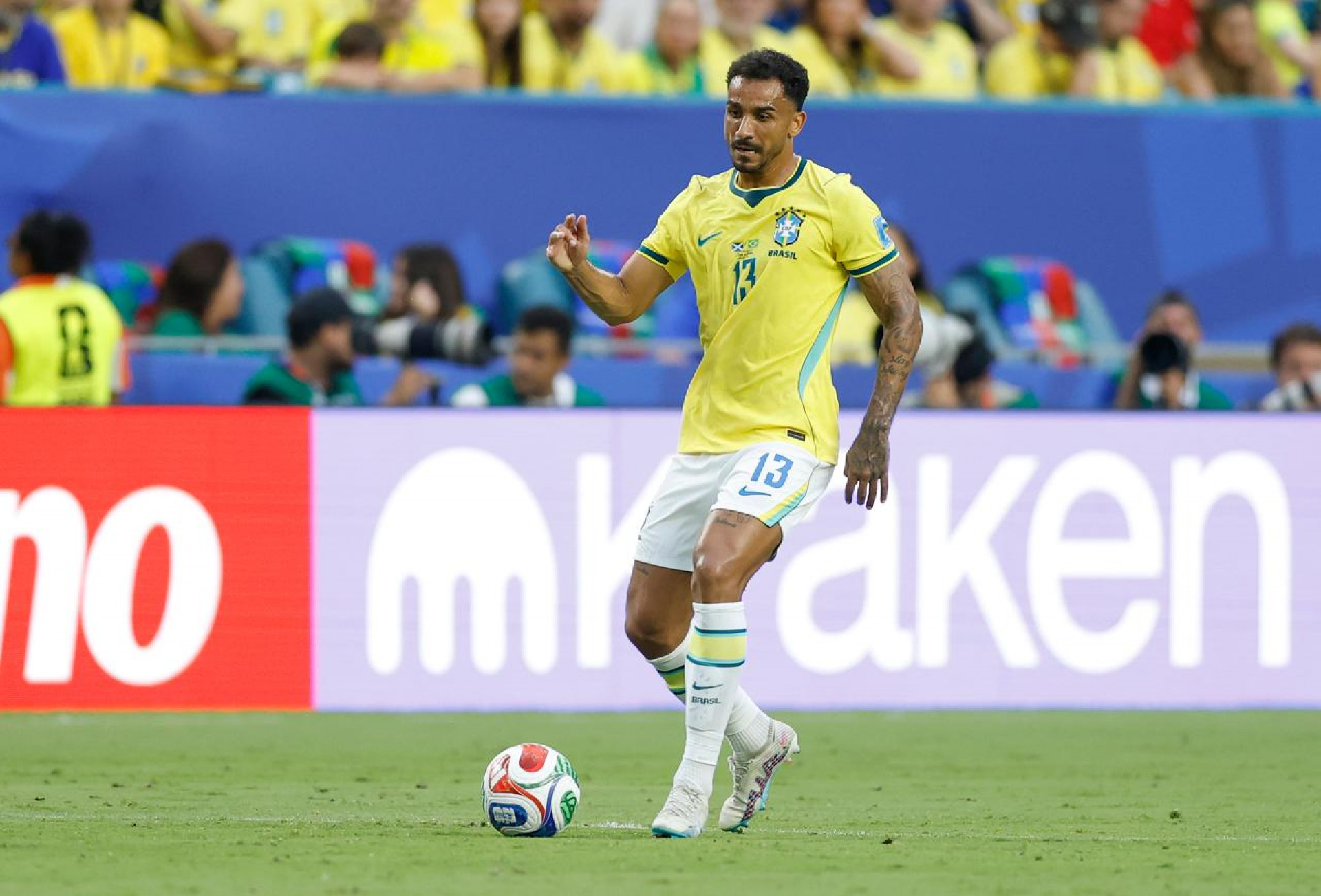Titular da Seleção, Danilo aborda possível retorno ao Porto: 'Nunca se sabe'