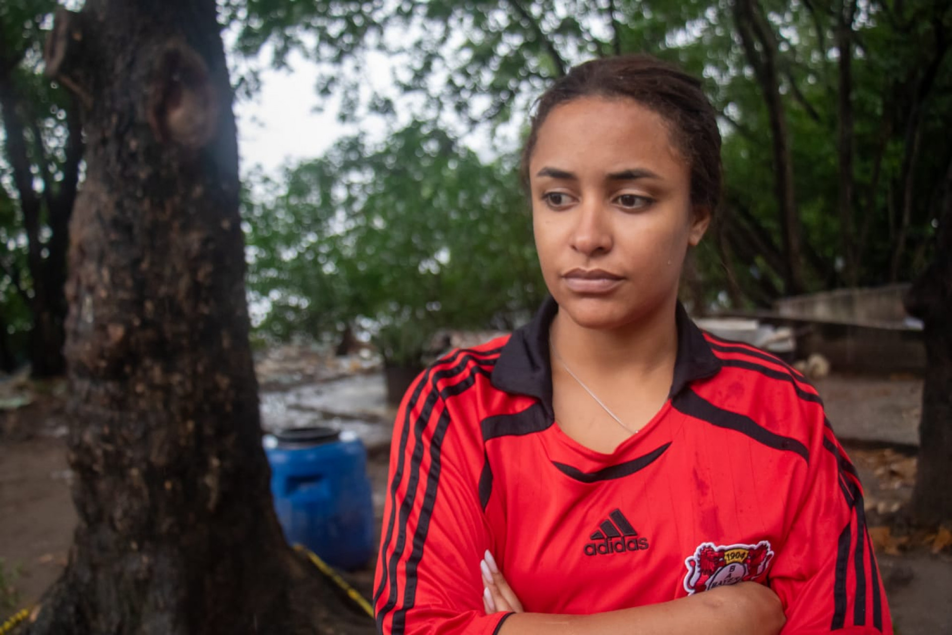 Larissa dos Santos foi encurralada pelos escombros com o filho, de 5 anos - Érica Martin / Agência O Dia
