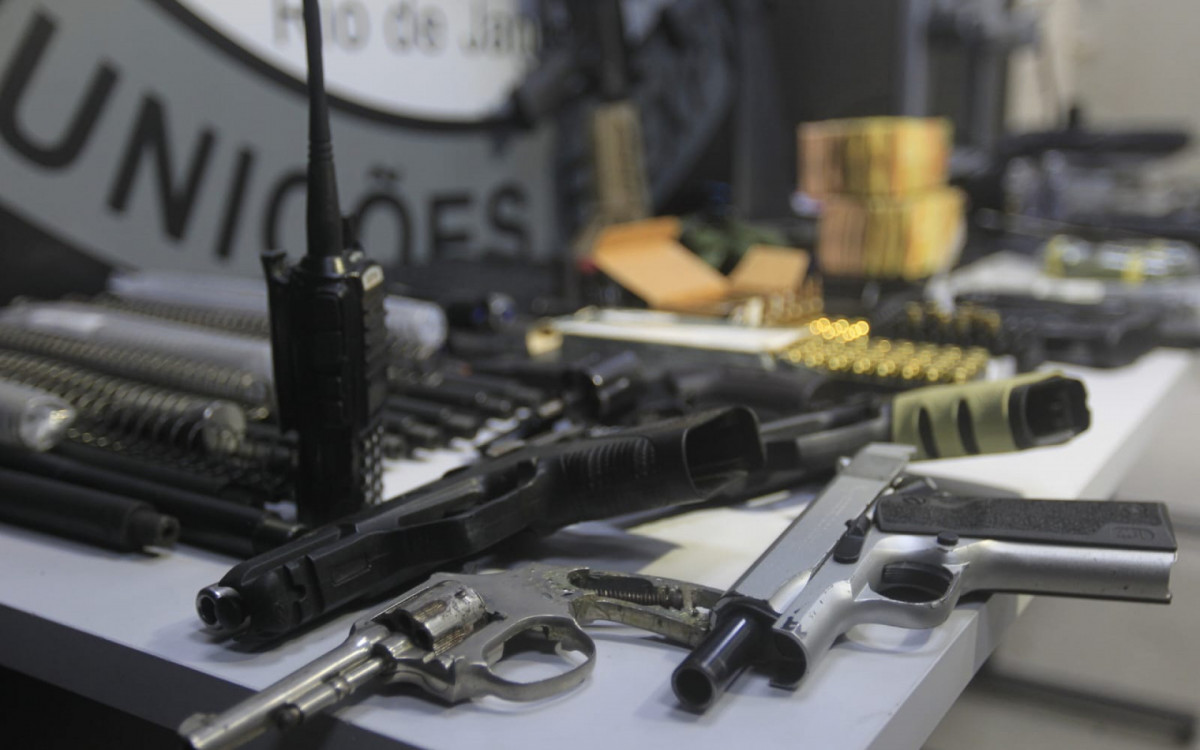 Armas foram apreendidas durante buscas em Rio das Pedras
