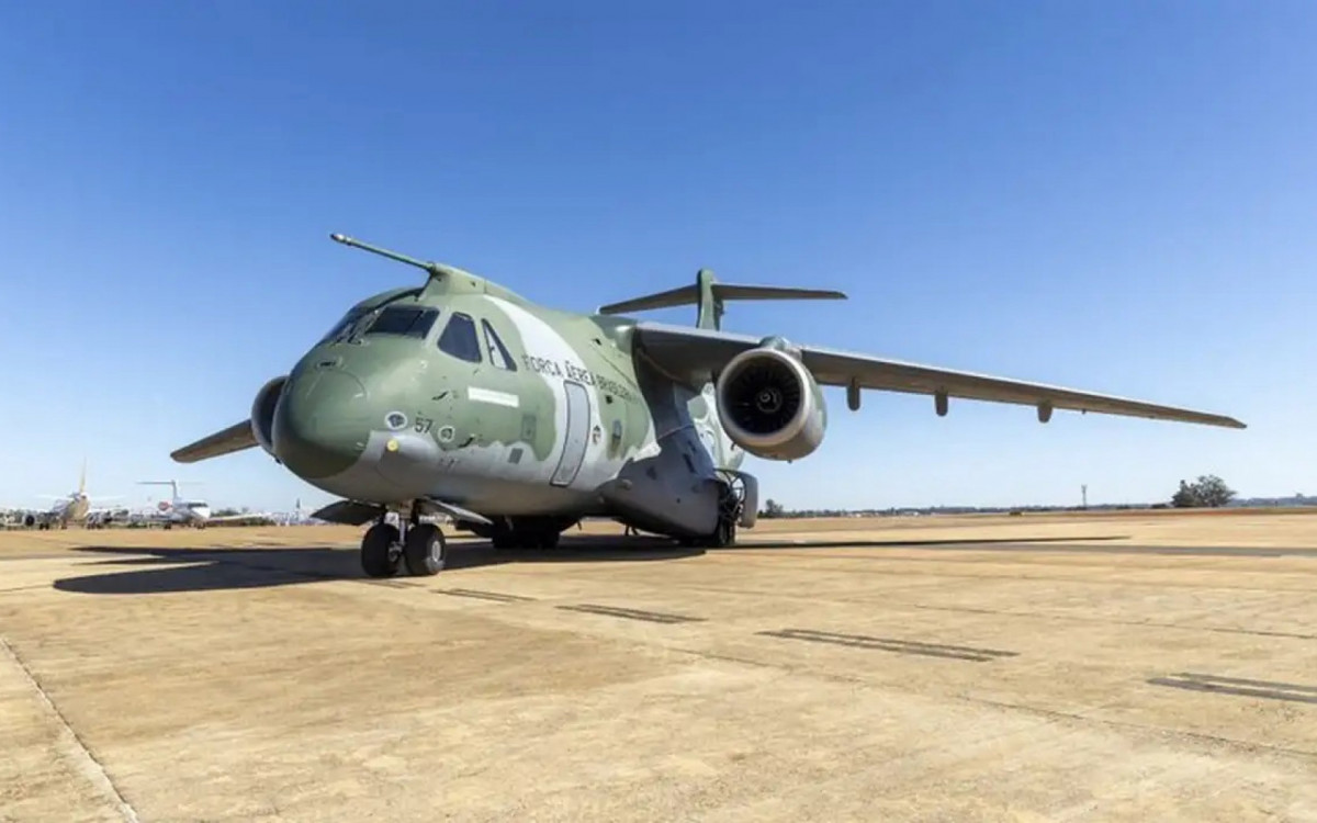KC-390 Millennium vai transportar 9 toneladas de equipamentos para auxiliar na busca e socorro às vítimas