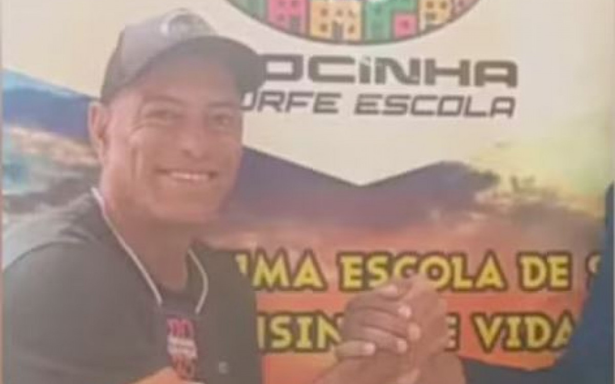 Professor é idealizador do projeto Rocinha Surfe Escola - Rede Social