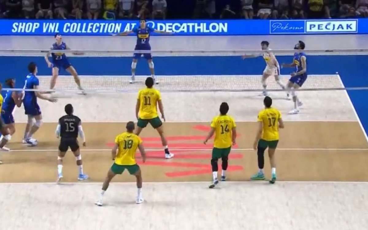 Lance do jogo entre Itália e Brasil
