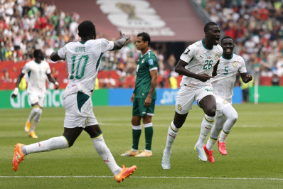 Senegal goleia Iraque e mantém esperança por classificação na Copa