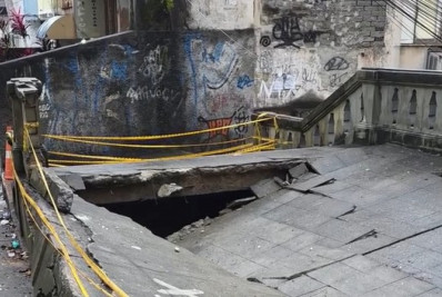 Escadaria de Niterói é interditada após desabamento parcial