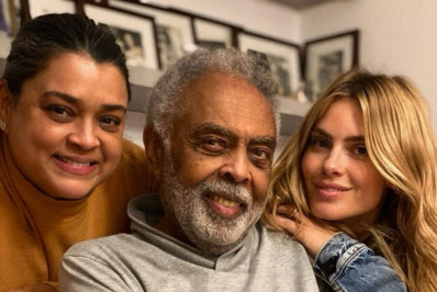 Carolina Dieckmmann faz homenagem para Gilberto Gil: 'Amo você'