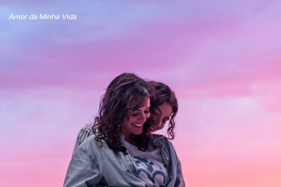 'Amor da Minha Vida': Bruna Marquezine e Alanis Guillen surgem juntinhas em clique da nova temporada