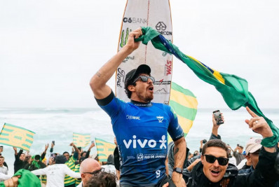 Yago Dora vence italiano na decisão e conquista título da etapa de Saquarema