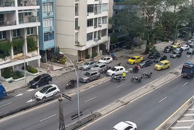 Acidente entre carro e moto interdita acesso ao Túnel Santa Bárbara
