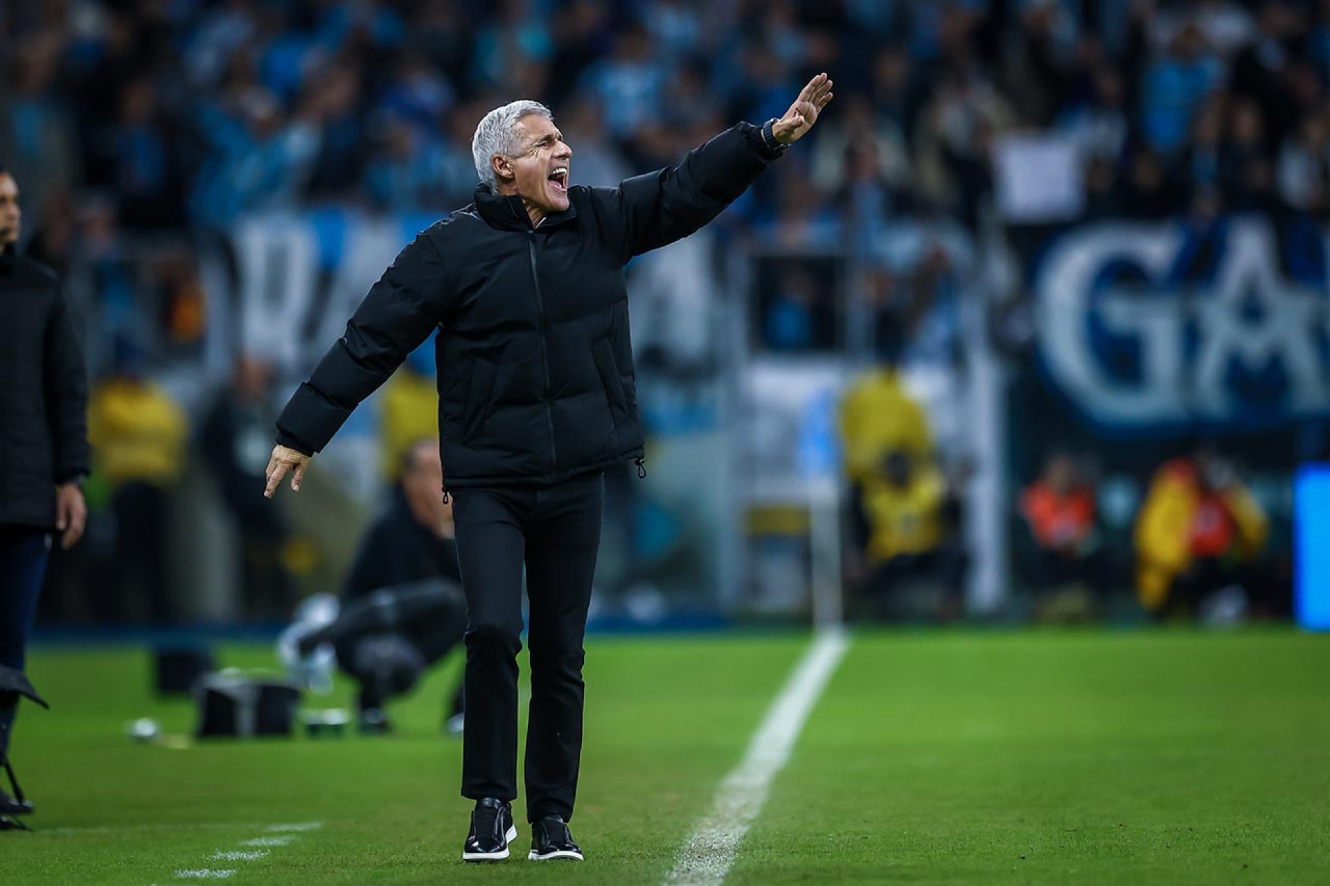 Gr&ecirc;mio tenta Diego Caito, mas Goi&aacute;s rejeita primeira investida
