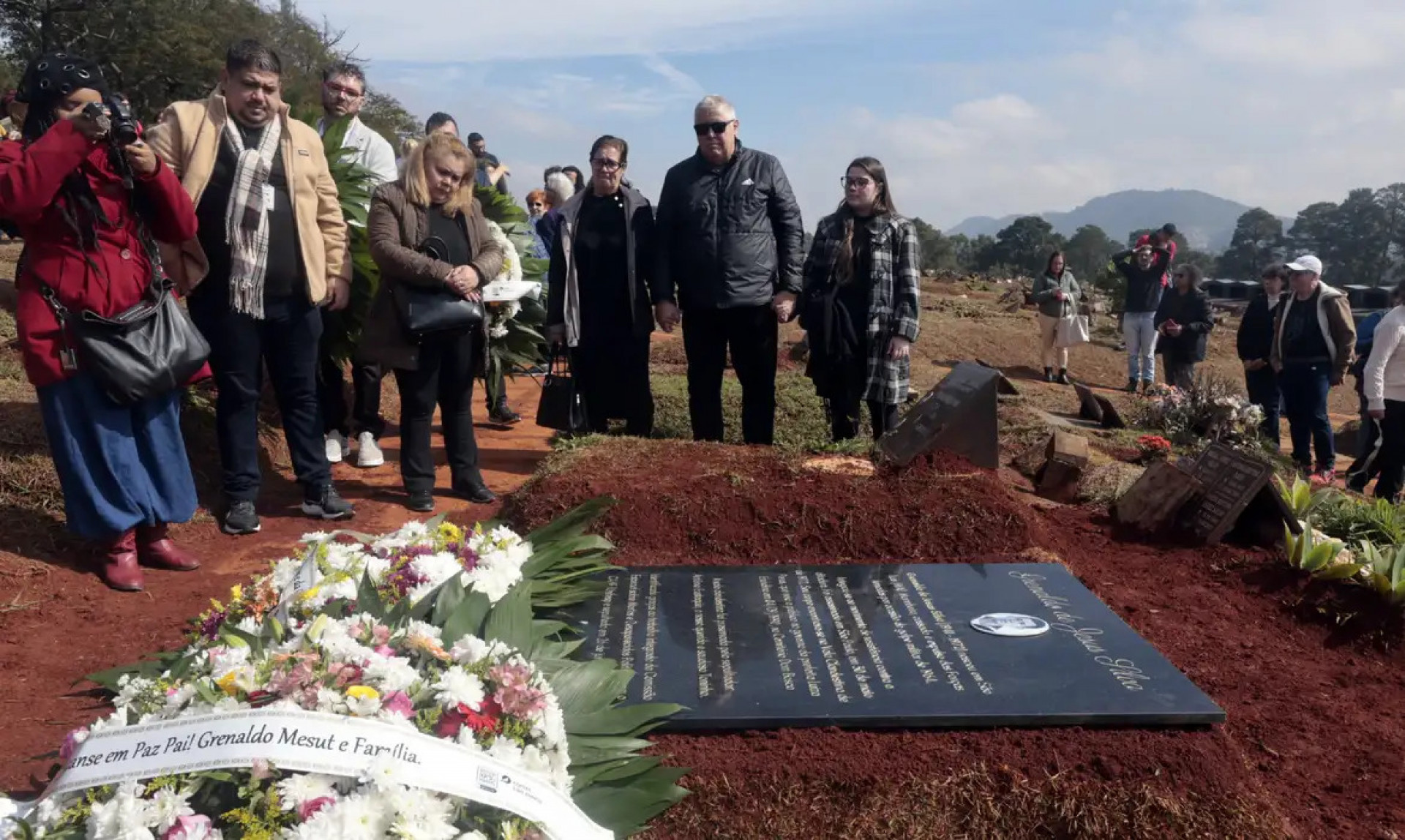 Restos de Grenaldo Silva, morto pela ditadura, são sepultados