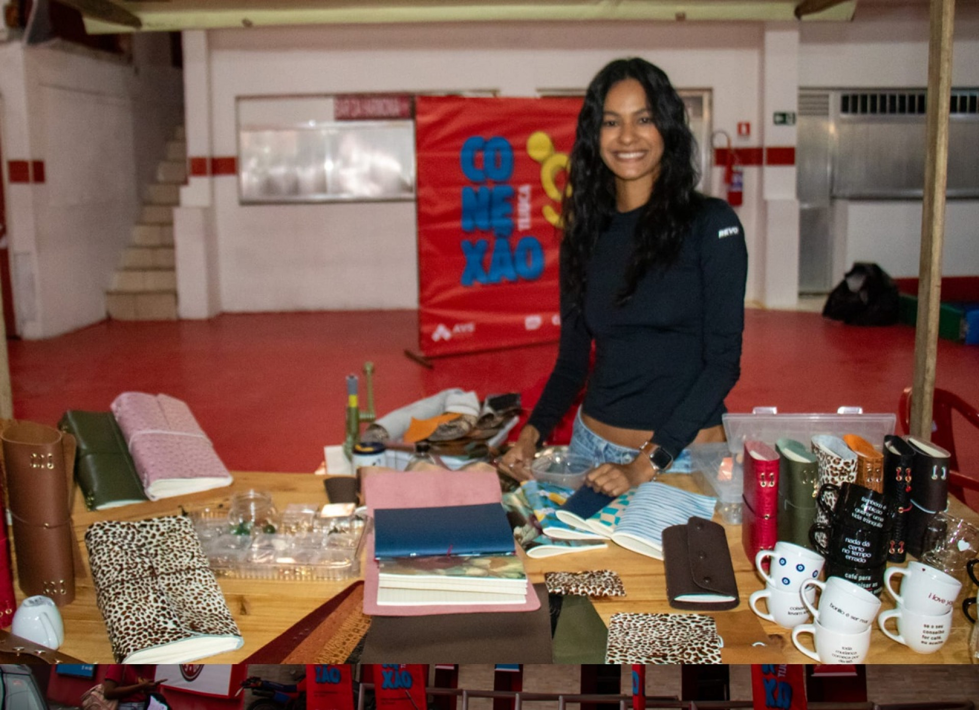 A psicanalista e artesã Yandara Malugo apresentou seus cadernos personalizáveis - Érica Martin/Agência O Dia