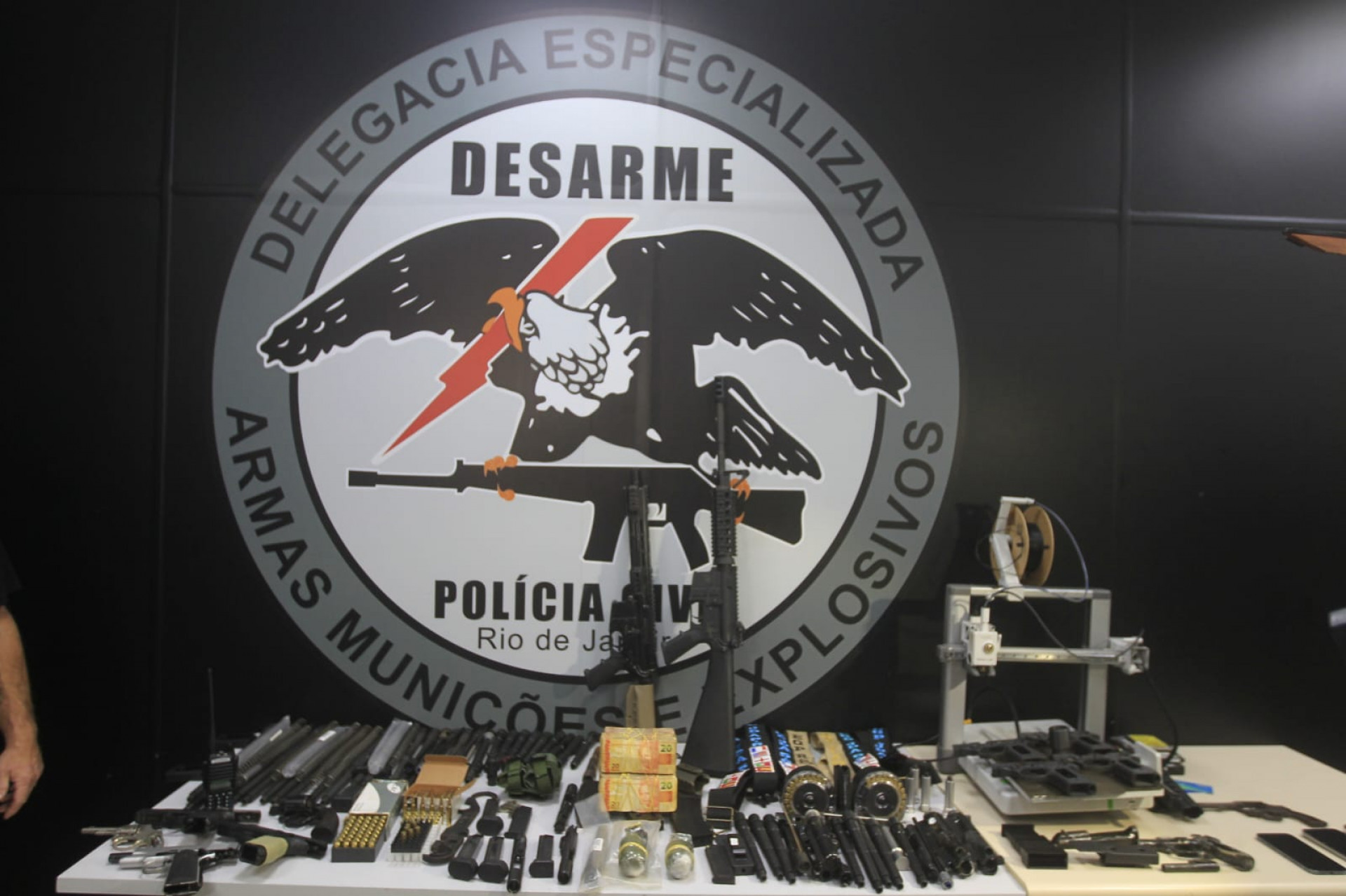 Armas foram apreendidas durante buscas em Rio das Pedras - Reginaldo Pimenta / Agência O Dia