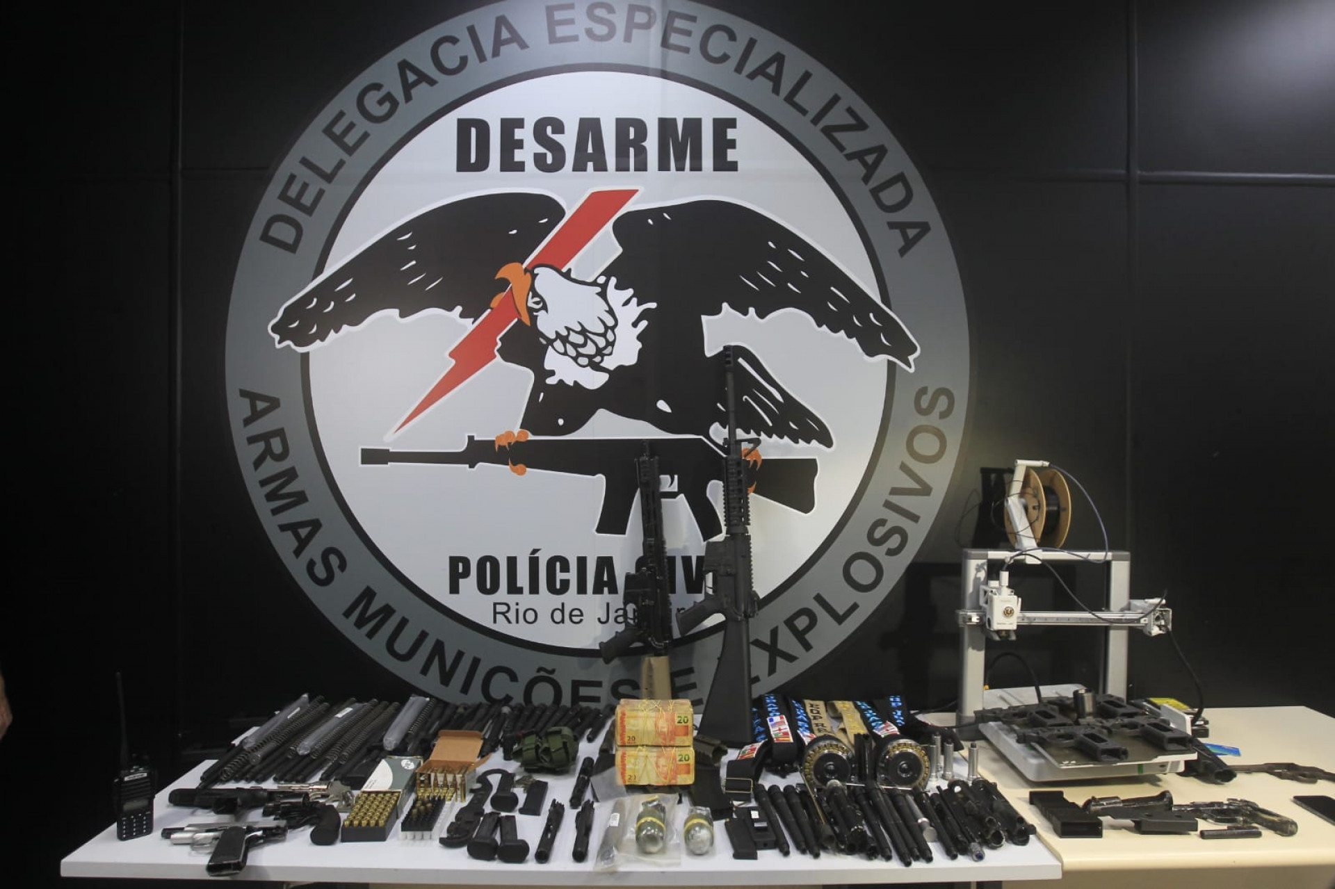 Armas foram apreendidas durante buscas em Rio das Pedras - Reginaldo Pimenta / Agência O Dia
