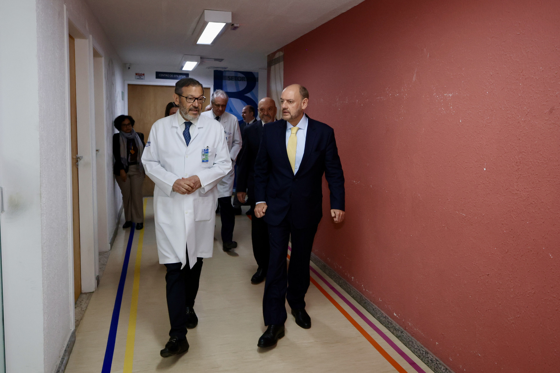 Governador Ricardo Couto e o diretor-médico do Instituto Estadual do Cérebro, Paulo Niemeyer Filho - Divulgação/SES-RJ