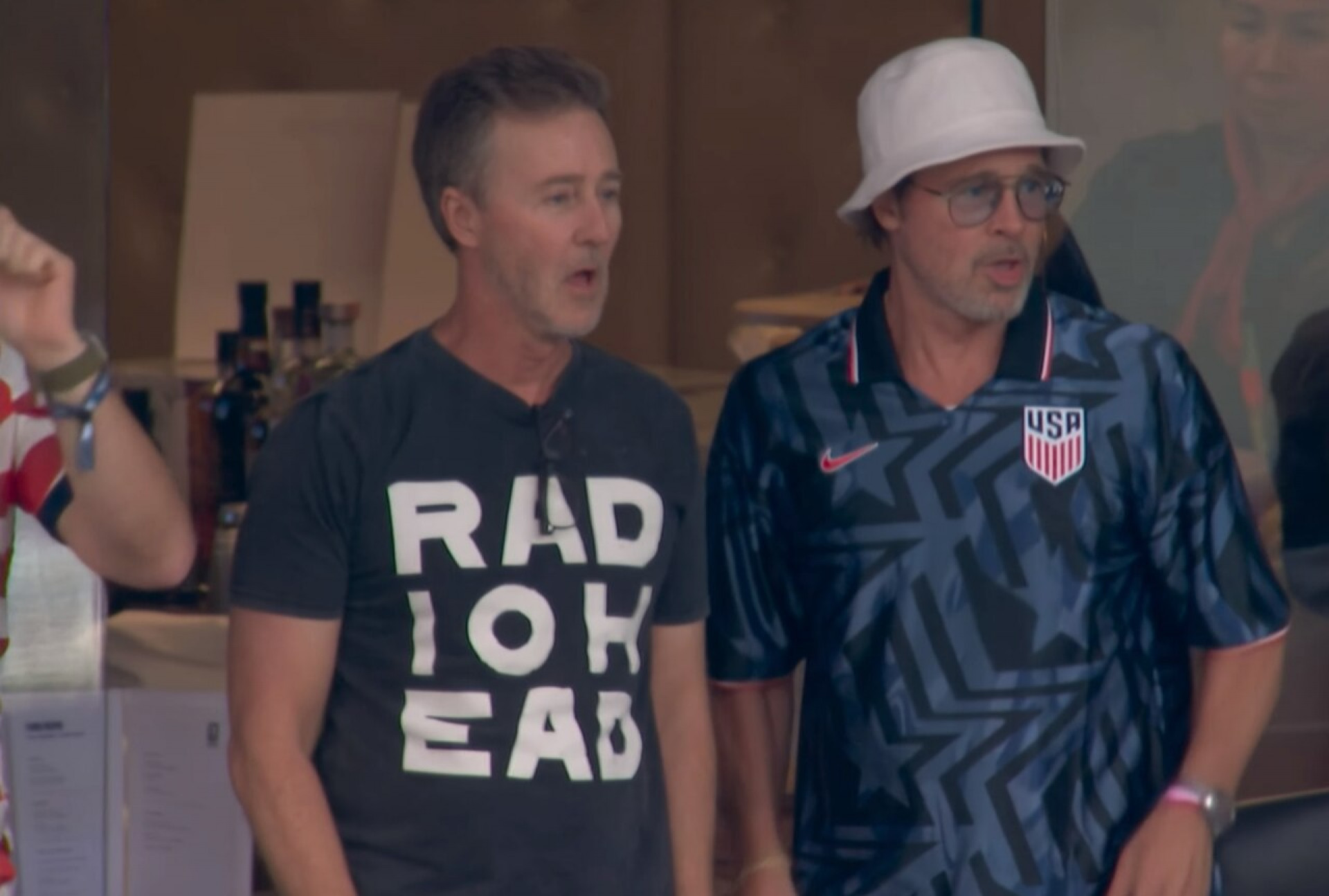Brad Pitt e Edward Norton acompanham Estados Unidos x Turquia
