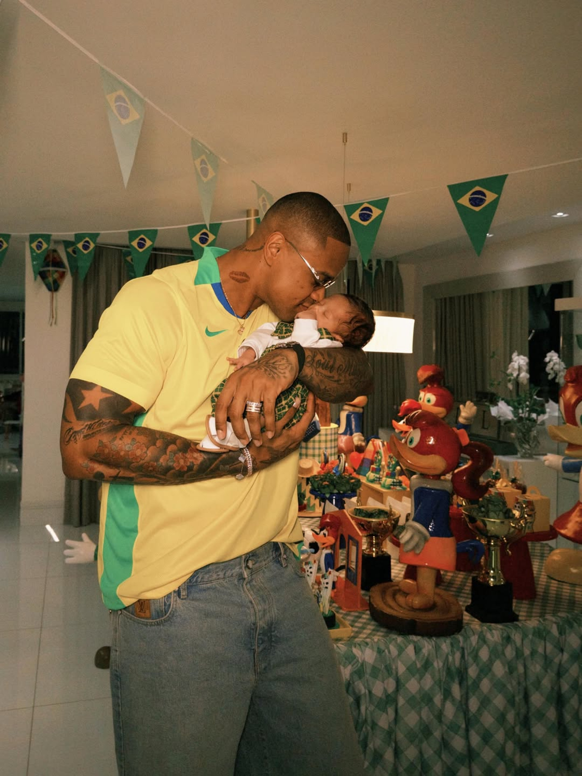 Lore Improta comemora primeiro mês de Levi com festa que mistura São João, Copa e Pica-Pau
