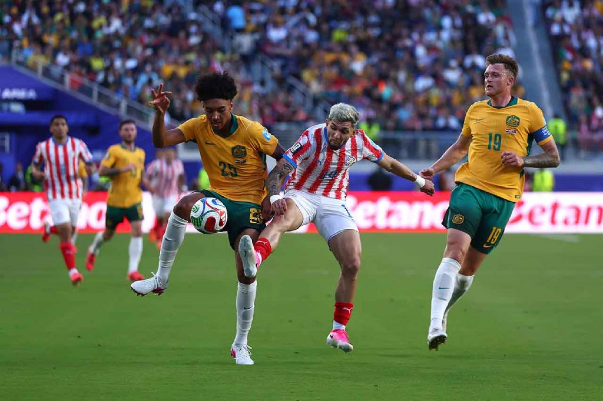 Em jogo morno, Paraguai e Austr&aacute;lia ficam no empate sem gols