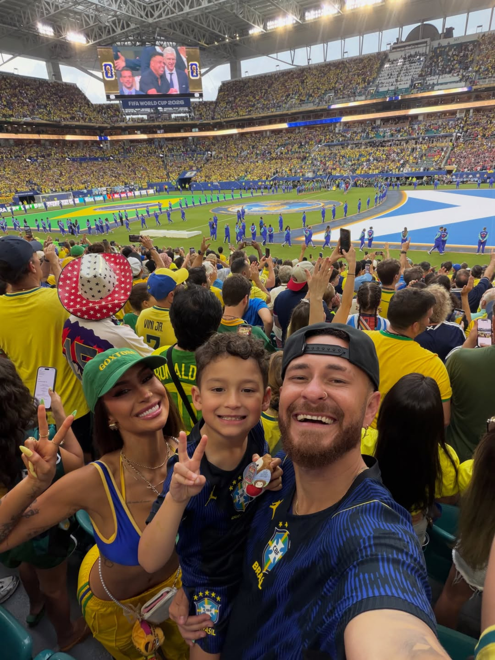Bianca Andrade, Cris e Fred Bruno assistiram ao jogo do Brasil na Copa do Mundo - Reprodução / Instagram