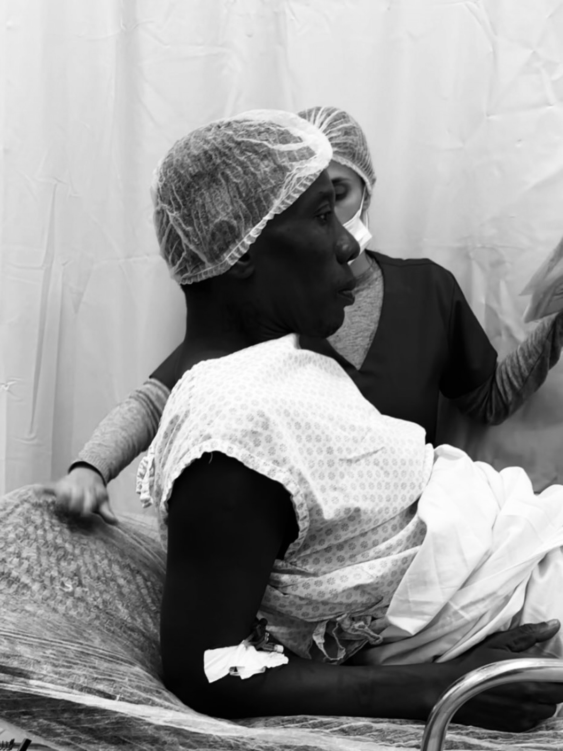 MC Gorila preocupou fãs após anunciar pausa nos shows com fotos em hospital - Reprodução / Instagram