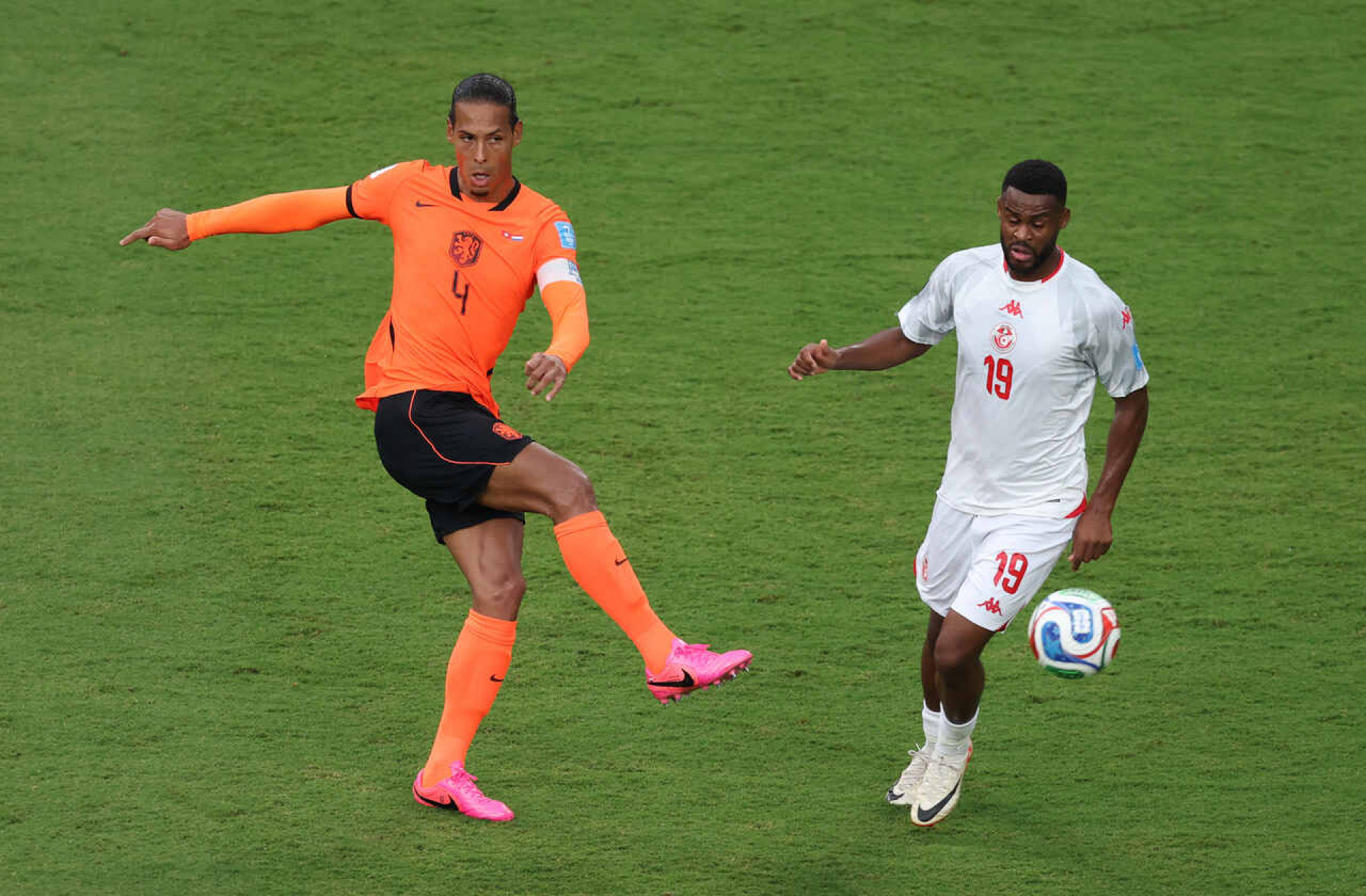 Van Dijk cita Brasil como refer&ecirc;ncia, mas mira duelo decisivo com Marrocos pela Copa