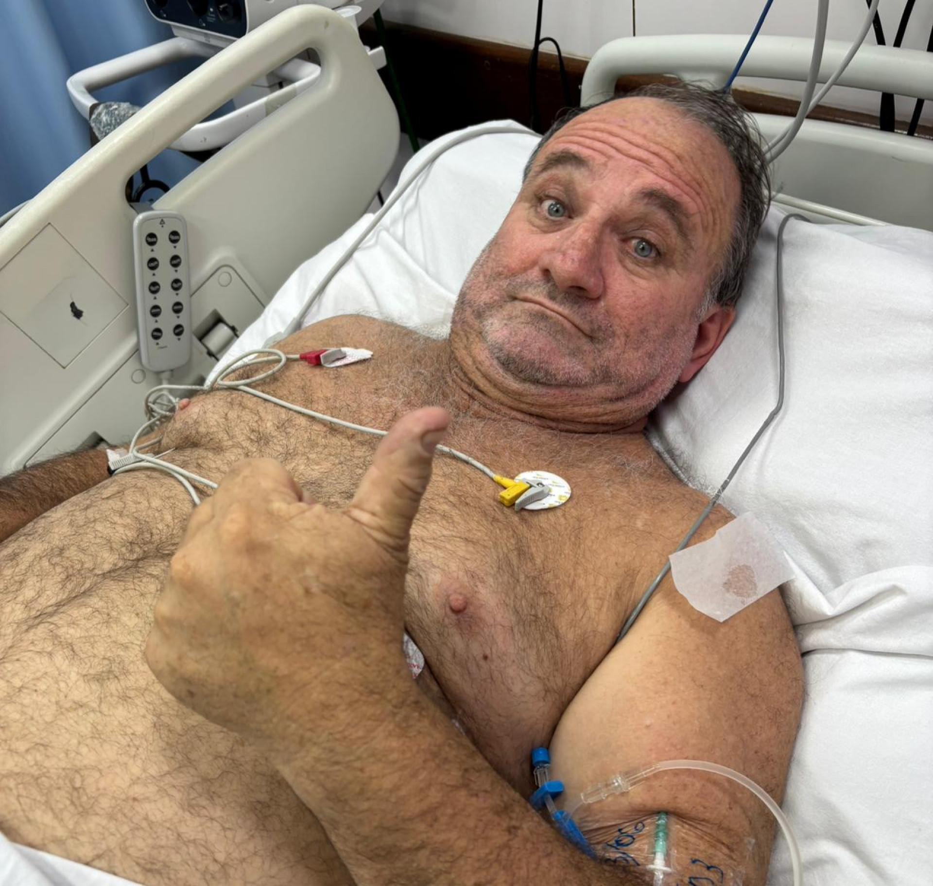 Jarbas Meneghini aguarda cateterismo no CTI do Hospital Municipal Rocha Faria - Arquivo Pessoal