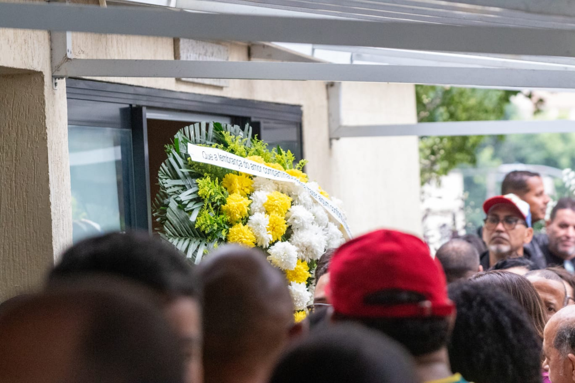 Tristeza e comoção marcam despedida das irmãs mortas em desabamento na Ilha - Érica Martin / Agência O Dia