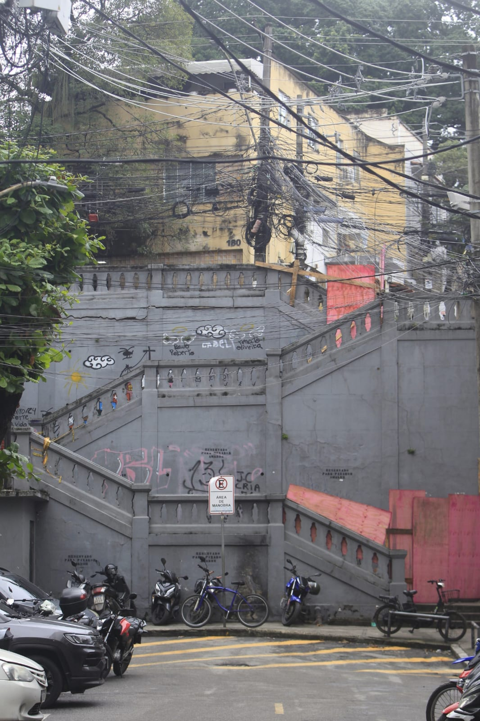 Escadaria liga as Ruas Francisco Luís Leopoldo Fernandes Pinheiro e Eduardo Luiz Gomes - Reginaldo Pimenta / Agência O Dia