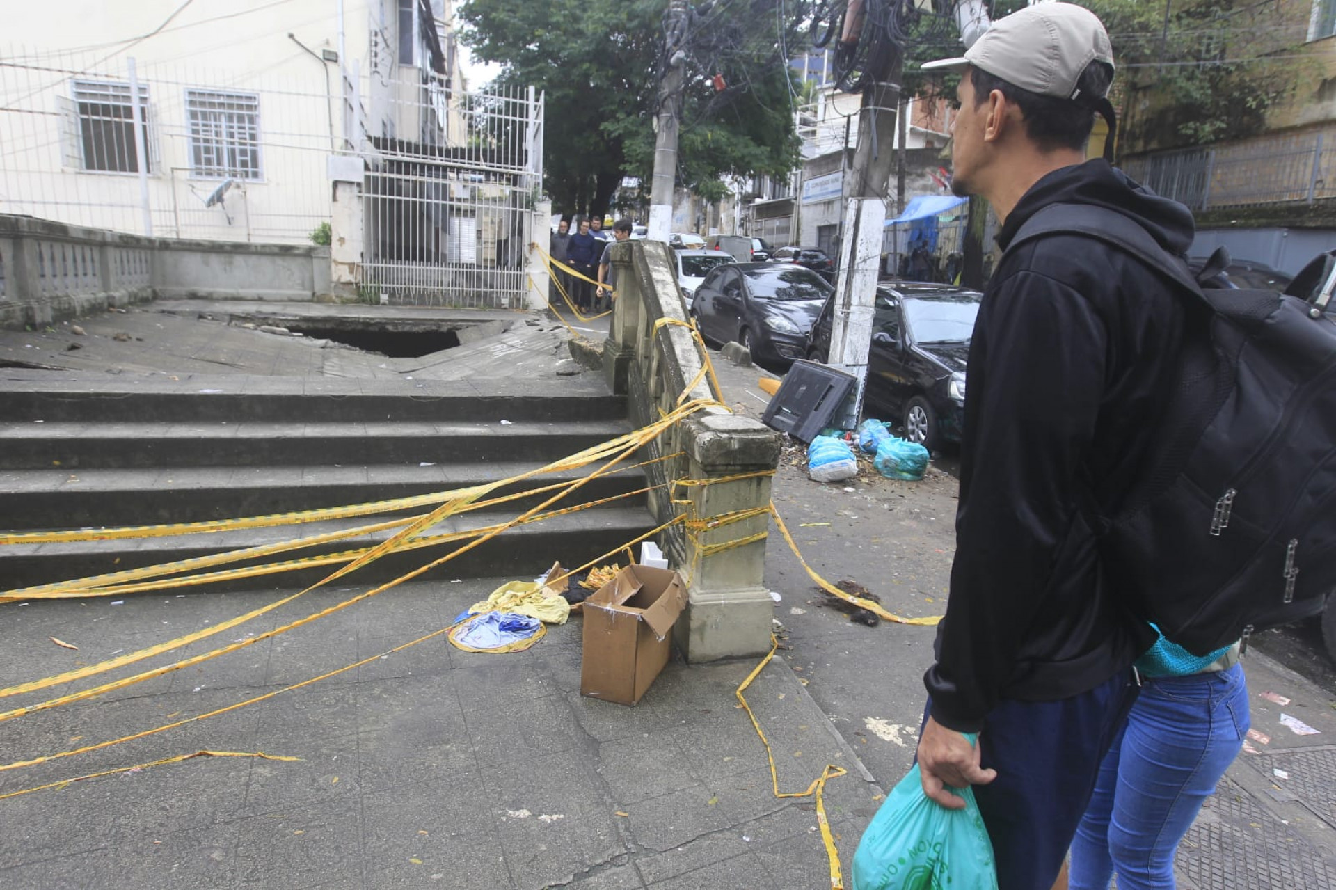 Parte da escadaria desabou e foi interditada pela Defesa Civil de Niterói
 - Reginaldo Pimenta / Agência O Dia