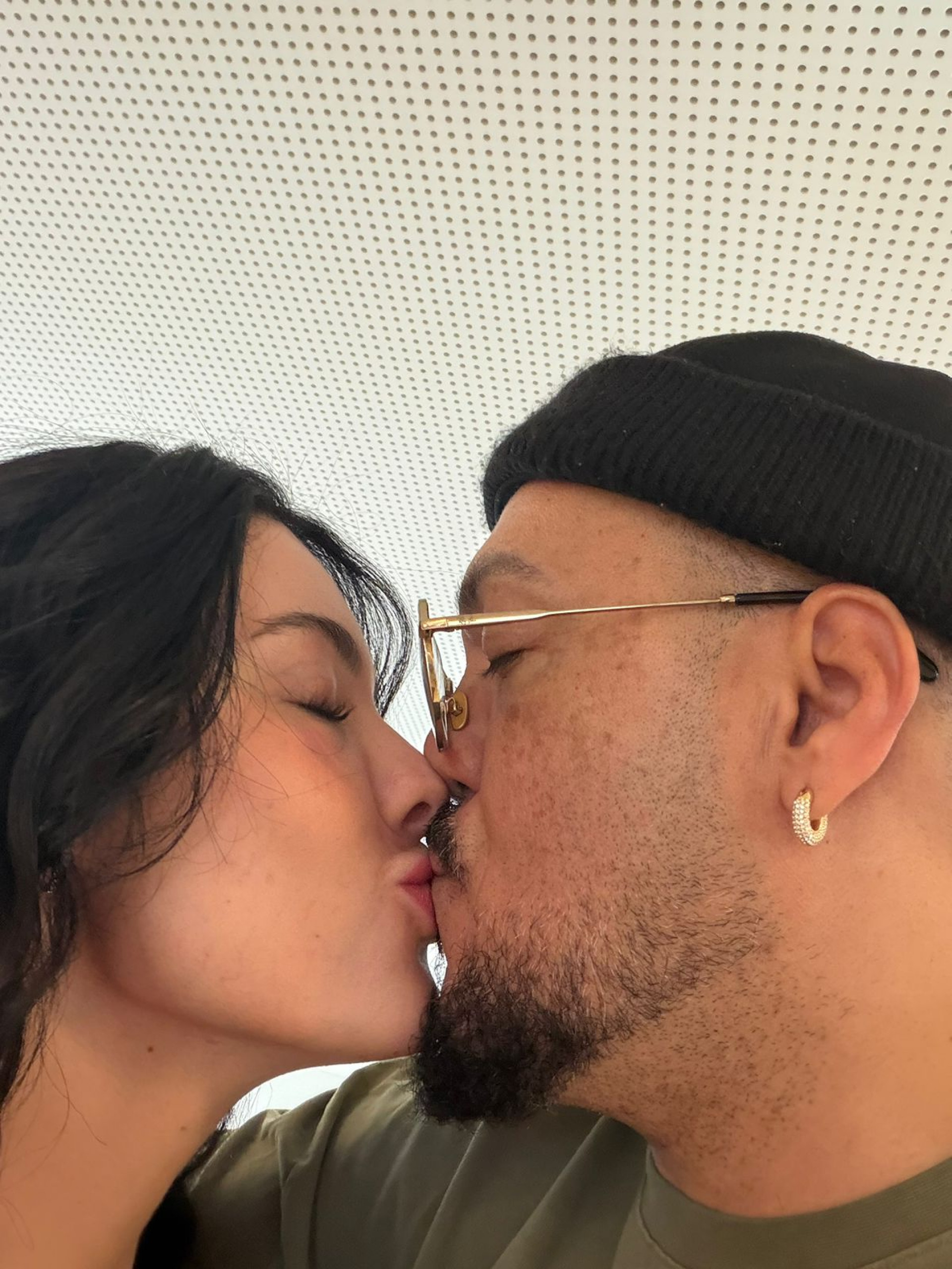 Rayane Figliuzzi reencontra Belo em Portugal e aposta em look com transparência