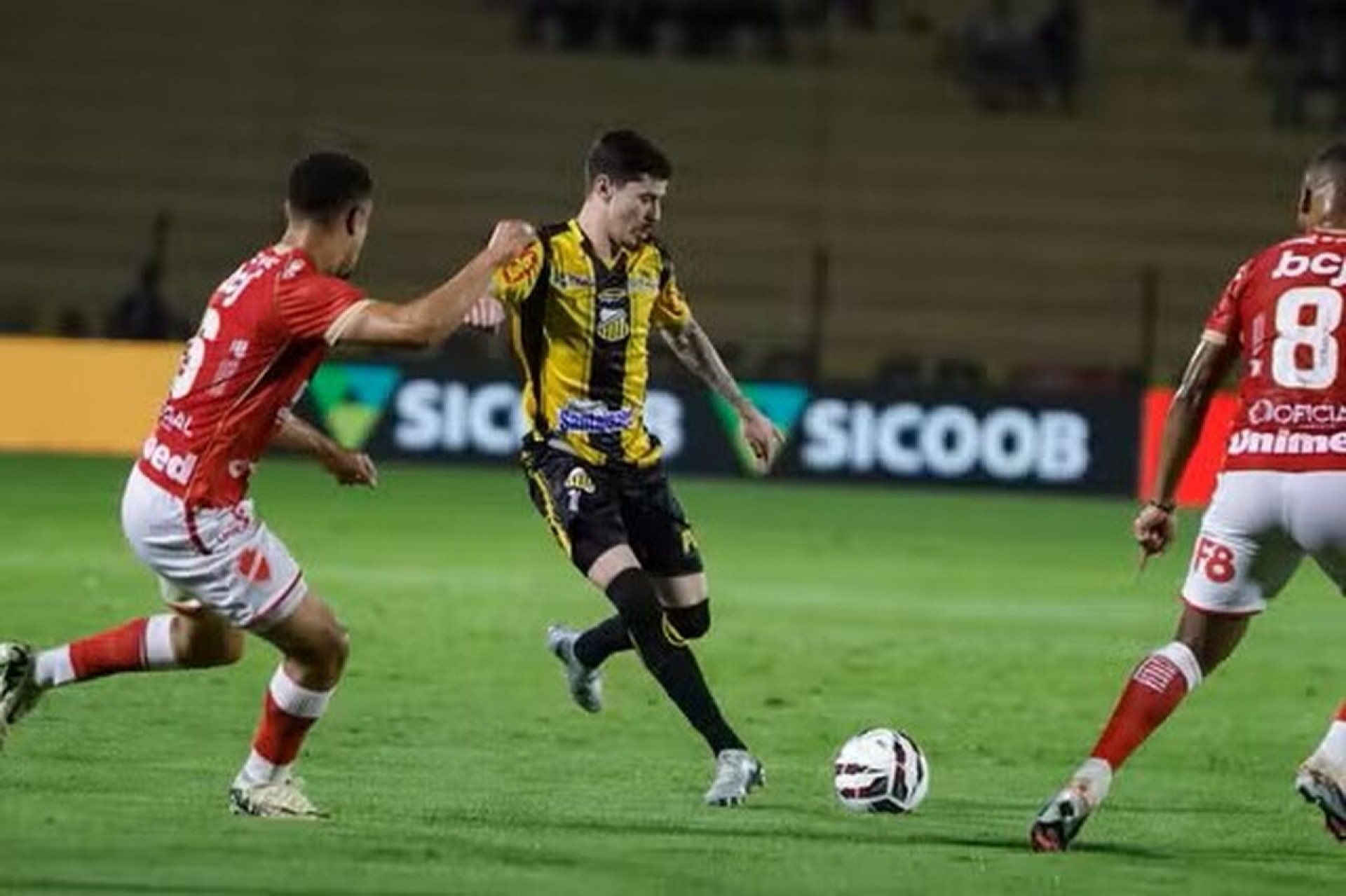 Novorizontino vence o l&iacute;der Vila Nova com gol nos acr&eacute;scimos pela S&eacute;rie B